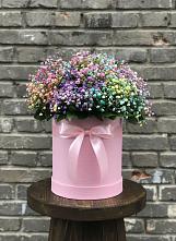 Цветочная композиция из Гипсофила и Розы в шляпной коробке в Октябрьский Тульская область