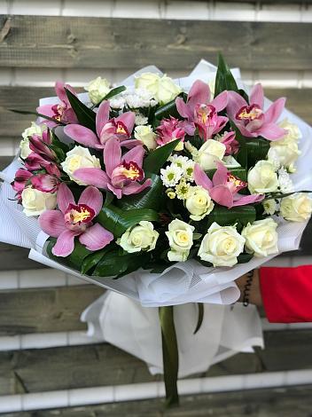 Букет цветов из: Розы и Хризантемы в Октябрьский Тульская область