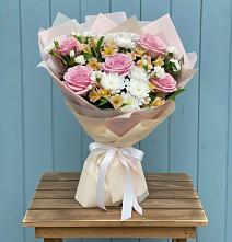 Букет цветов из:  Гвоздики, Орхидеи и Розы в Октябрьский Тульская область