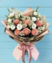 Букет цветов из:  Розы, Альстромерии и Лизиантусы в Октябрьский Тульская область