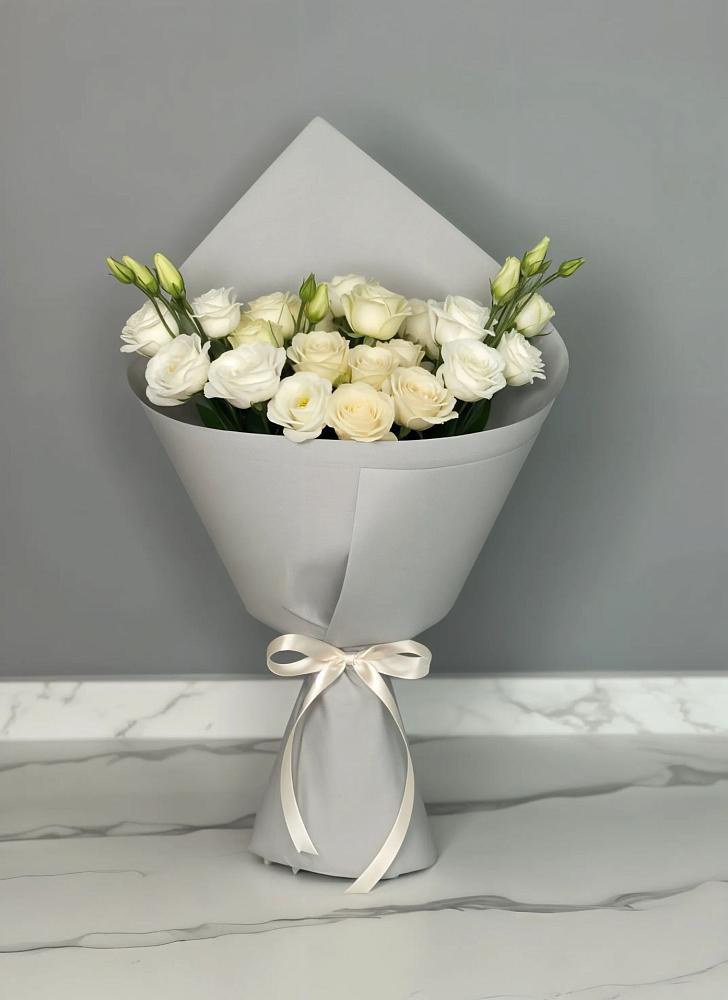 Букет цветов из: Розы и Лизиантусы в Октябрьский Тульская область