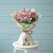 Букет цветов из:  Орхидеи и Розы в Октябрьский Тульская область