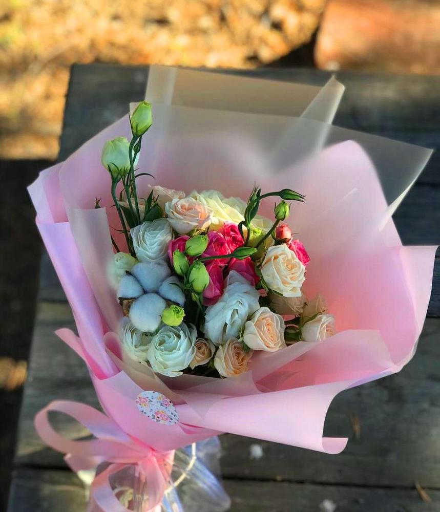 Букет цветов из: Розы и Лизиантусы в Октябрьский Тульская область