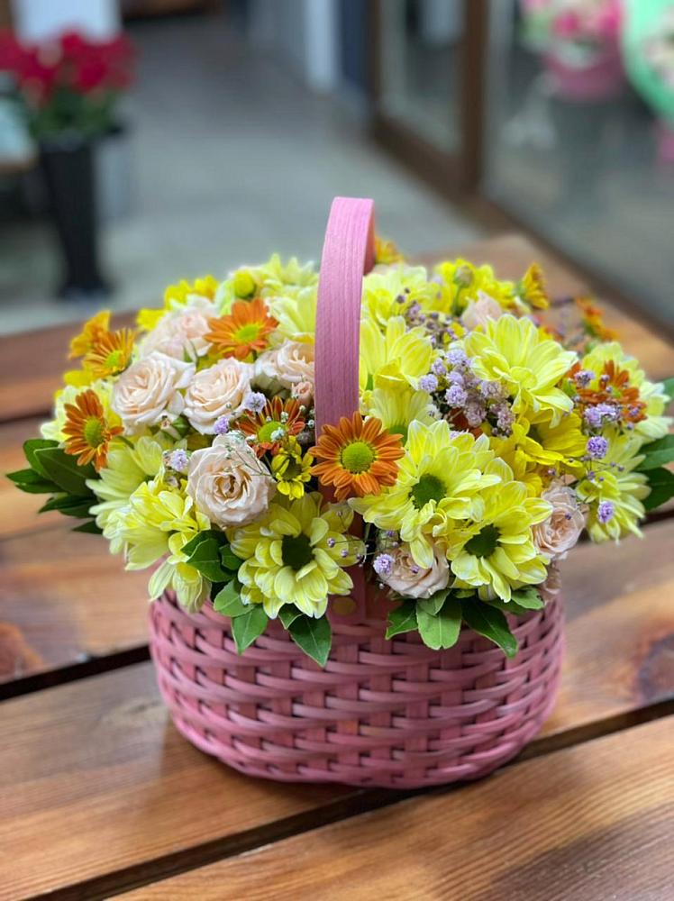 Цветочная композиция из Хризантемы и Розы в корзине в Октябрьский Тульская область