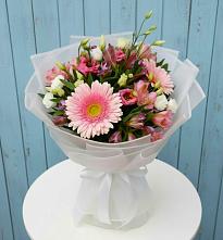 Букет цветов из:  Герберы, Альстромерии и Лизиантусы в Октябрьский Тульская область