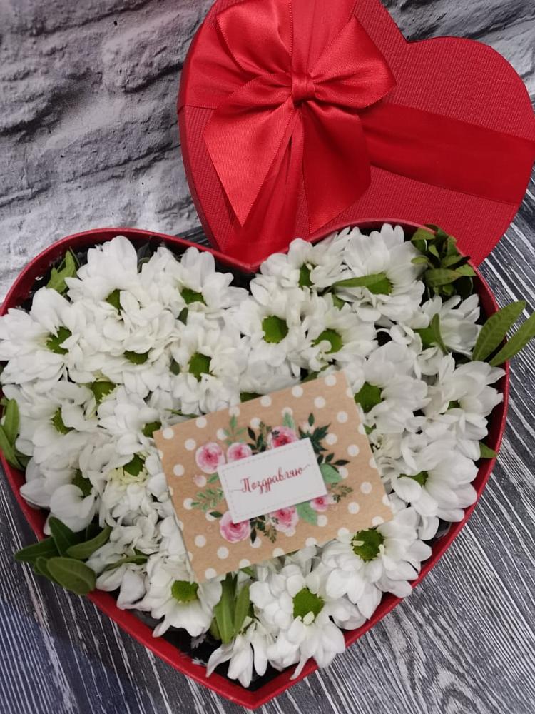 Цветочная композиция из Хризантемы в виде сердца в Октябрьский Тульская область