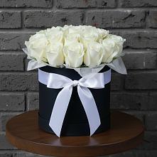 Цветочная композиция из Розы в шляпной коробке в Октябрьский Тульская область